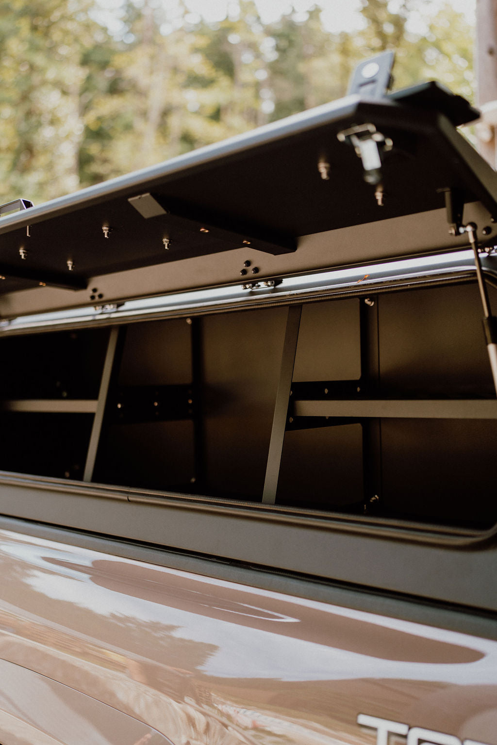 Maple4x4 2019-2026 Chevy Silverado GMC Sierra 1500 6.5ft Bed Premium One-Piece Aluminum Truck Cap Canopy (Does NOT fit 2019 Silverado LD or 2019 Sierra Limited ,Old Body Style)